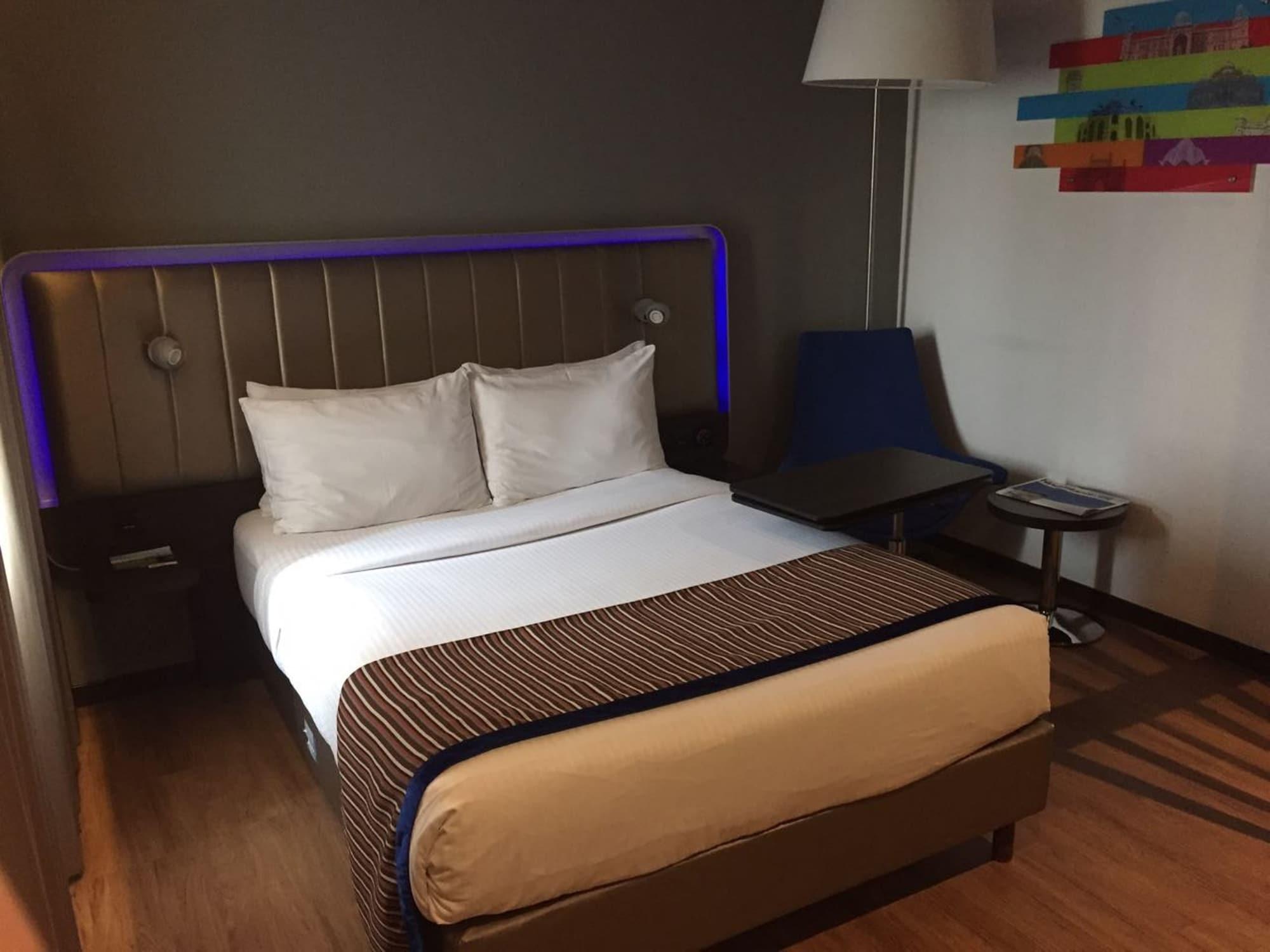 Park Inn By Radisson,South Delhi Nueva Delhi Exterior foto A room at the hotel