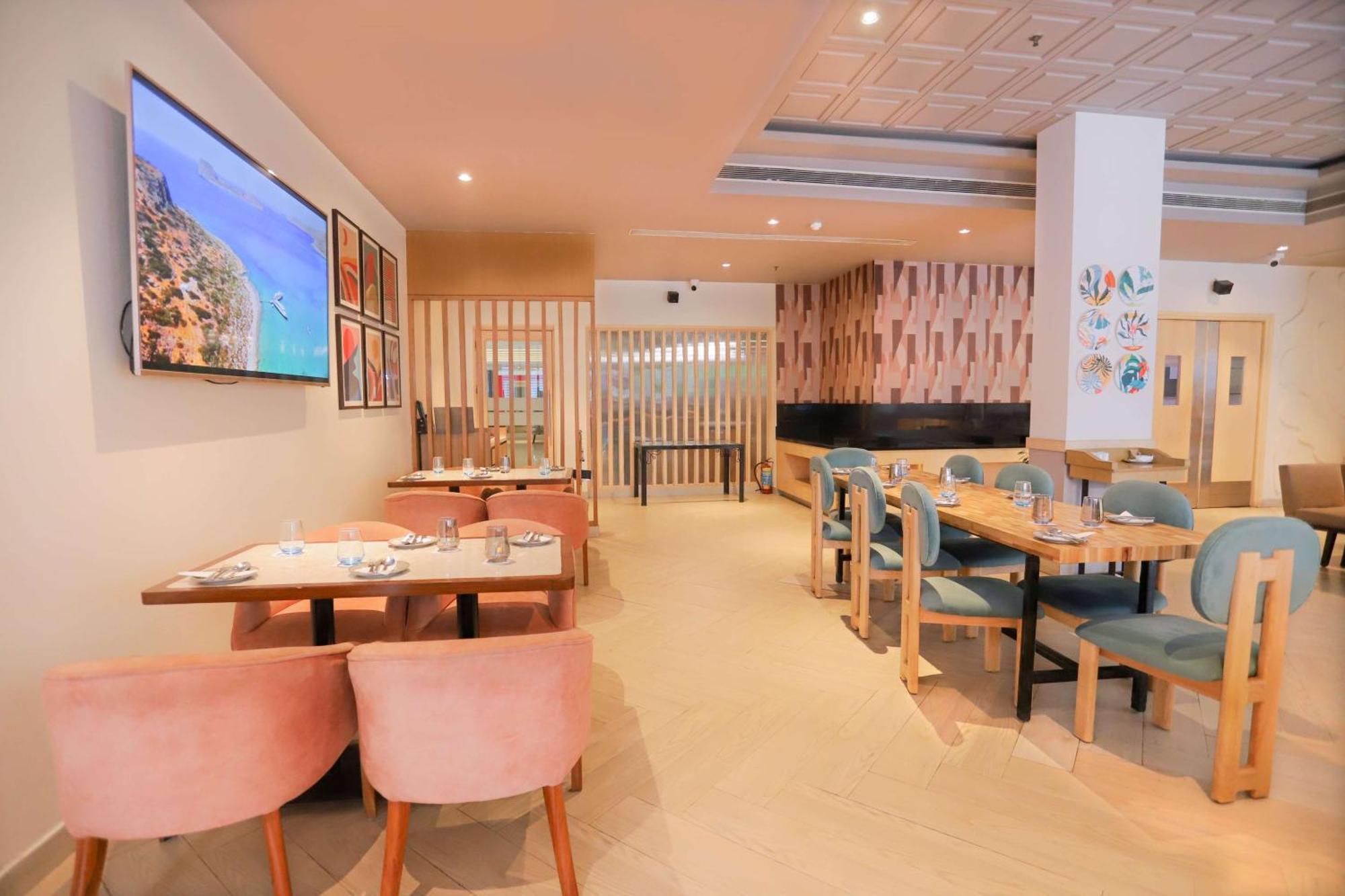 Park Inn By Radisson,South Delhi Nueva Delhi Exterior foto The interior of the restaurant
