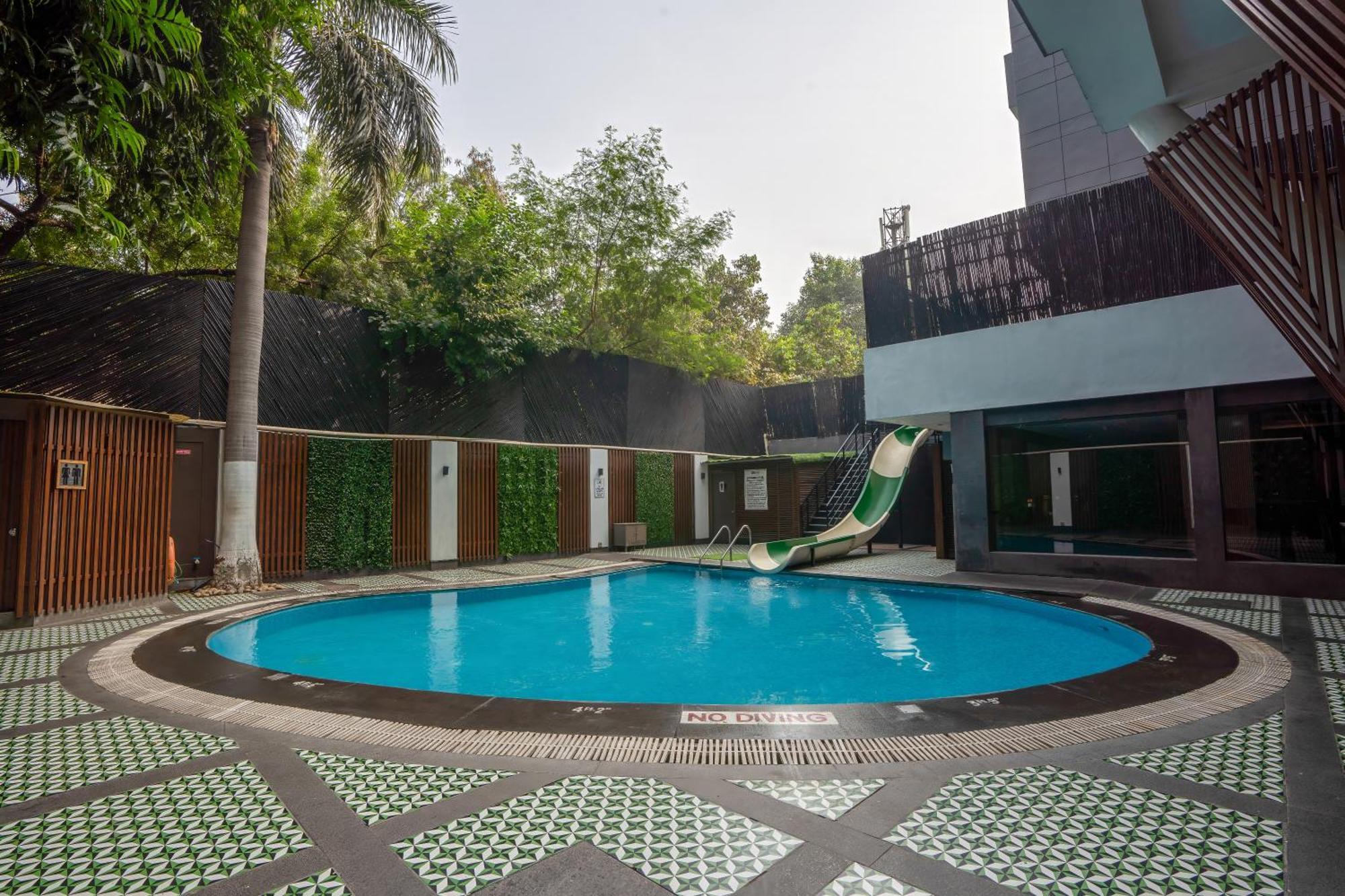 Park Inn By Radisson,South Delhi Nueva Delhi Exterior foto Swimming pool at the school