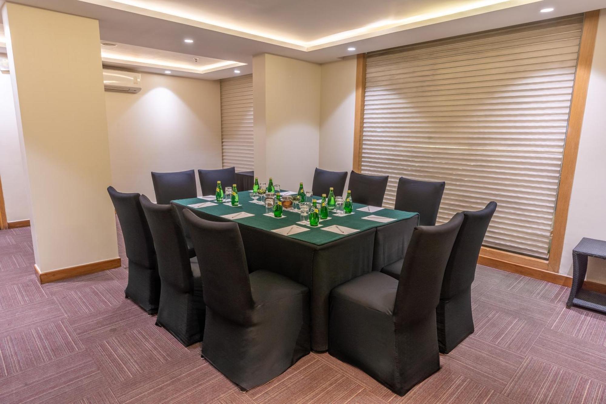 Park Inn By Radisson,South Delhi Nueva Delhi Exterior foto Meeting room
