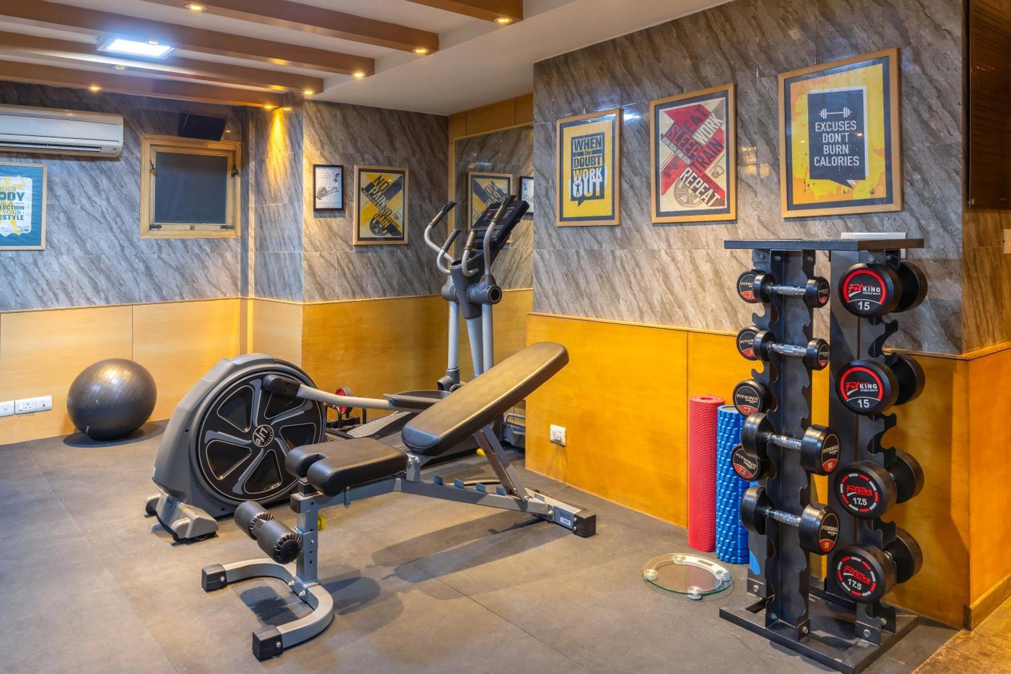 Park Inn By Radisson,South Delhi Nueva Delhi Exterior foto The gym at the hotel